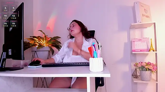 LunaPleasure online show from 9, 4, 2026