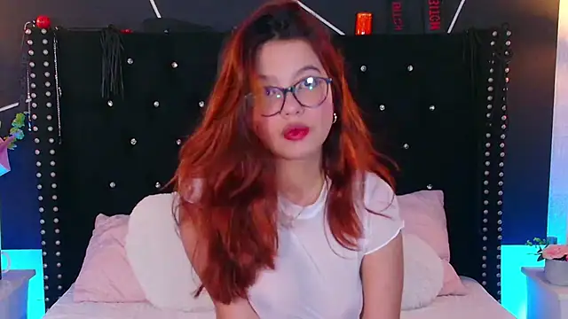 Snapshot of EmiF26 chatting on 24, 2, 2025 EmiF26 online show from 24, 2, 2025