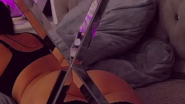 KimKhallifa online show from 7, 3, 2025