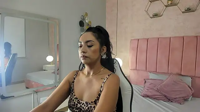 MAGIC AURORAA online show from 4, 3, 2025