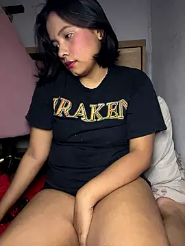 Ninabrunette18 online show from 13, 1, 2026