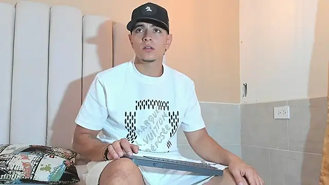 DAVID VICTORIAA online show from 28, 1, 2025