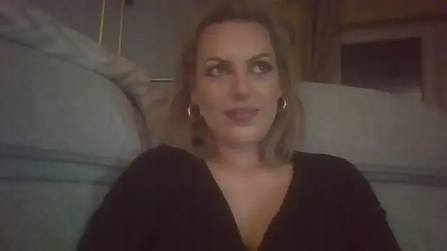 Snapshot of Gigi-Honey chatting on 11, 10, 2025 Gigi-Honey online show from 11, 10, 2025