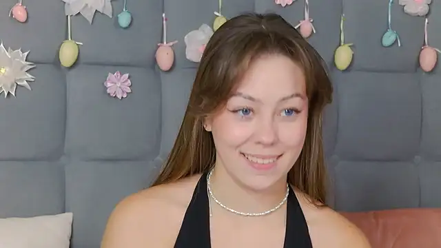 Snapshot of TheEmma chatting on 10, 4, 2026 TheEmma online show from 10, 4, 2026