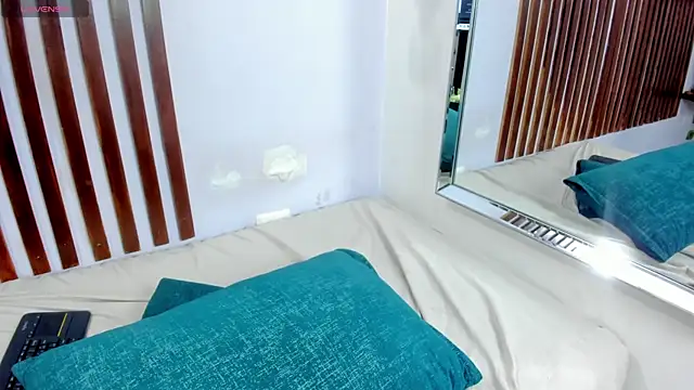 KRYSSTARITTER4 online show from 28, 1, 2025