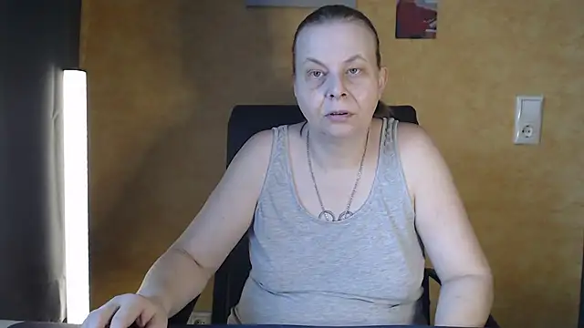 Sweet Phoenix online show from 4, 10, 2025