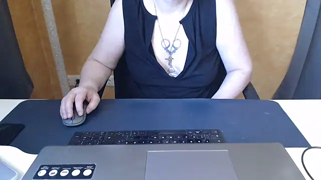 Snapshot of Sweet_Phoenix chatting on 12, 5, 2026 Sweet Phoenix online show from 12, 5, 2026