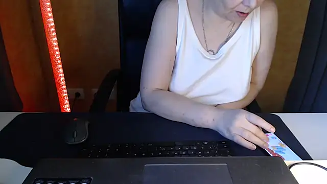 Snapshot of Sweet_Phoenix chatting on 18, 5, 2026 Sweet Phoenix online show from 18, 5, 2026