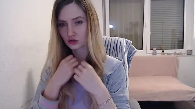 Snapshot of florianikaa chatting on 2, 2, 2025 florianikaa online show from 2, 2, 2025