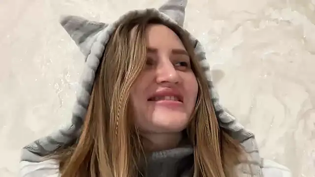 Snapshot of florianikaa chatting on 24, 10, 2025 florianikaa online show from 24, 10, 2025