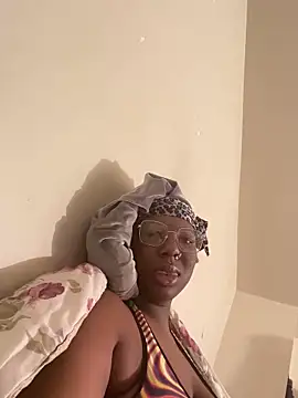 Snapshot of DamnBubbles chatting on 8, 2, 2025 DamnBubbles online show from 8, 2, 2025