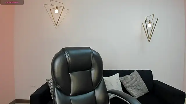 NiaSalvatore online show from 16, 3, 2025