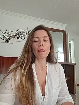 Snapshot of karina_warthon chatting on 26, 5, 2026 karina warthon online show from 26, 5, 2026