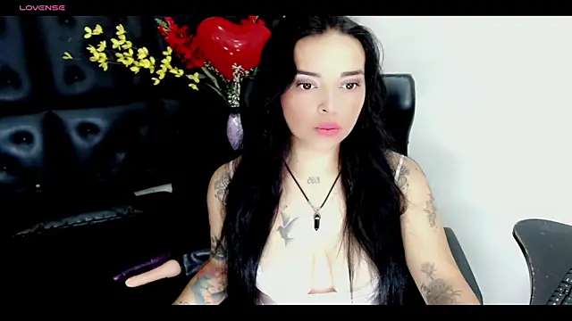 Carolaine01 online show from 17, 2, 2025