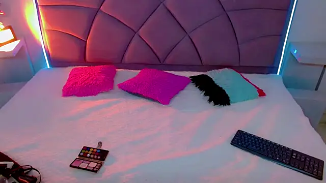 Carolaine01 online show from 10, 10, 2025