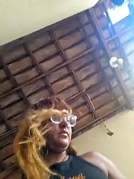 AliceRuivinha2 online show from 8, 3, 2025