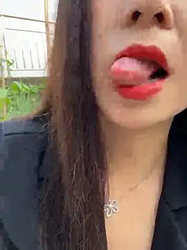 SSSniang- online show from 24, 4, 2026