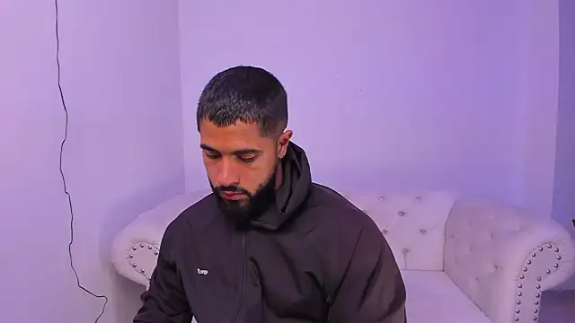 Snapshot of Santiago_huntt chatting on 27, 12, 2024 Santiago huntt online show from 27, 12, 2024