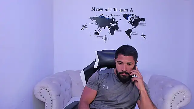 Snapshot of Santiago_huntt chatting on 2, 10, 2025 Santiago huntt online show from 2, 10, 2025