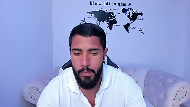 Snapshot of Santiago_huntt chatting on 4, 10, 2025 Santiago huntt online show from 4, 10, 2025