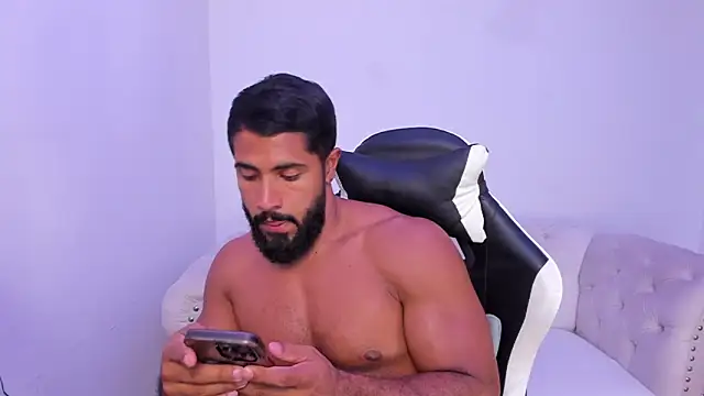 Snapshot of Santiago_huntt chatting on 24, 11, 2025 Santiago huntt online show from 24, 11, 2025