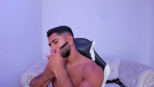 Snapshot of Santiago_huntt chatting on 5, 12, 2025 Santiago huntt online show from 5, 12, 2025