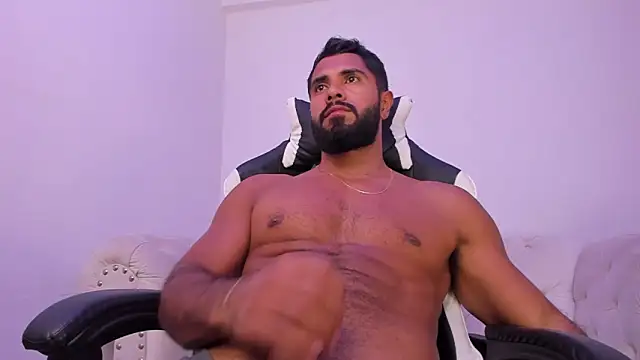 Snapshot of Santiago_huntt chatting on 18, 12, 2025 Santiago huntt online show from 18, 12, 2025