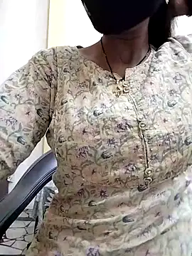 Snapshot of priyancyfun chatting on 5, 3, 2025 priyancyfun online show from 5, 3, 2025