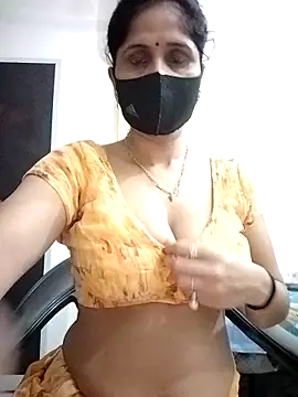 Snapshot of priyancyfun chatting on 28, 10, 2025 priyancyfun online show from 28, 10, 2025