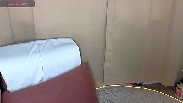 Snapshot of emilytrays chatting on 19, 3, 2026 emilytrays online show from 19, 3, 2026