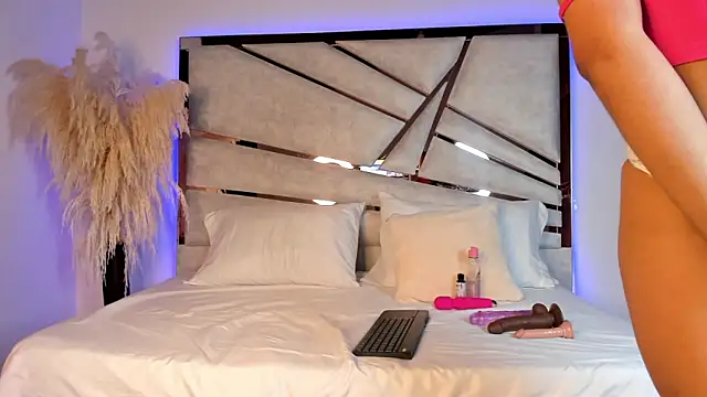 ssofijohnsonx online show from 8, 1, 2025