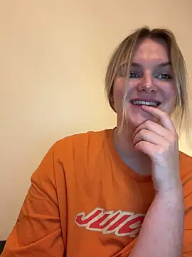 shiny bunnyyy online show from 5, 1, 2025