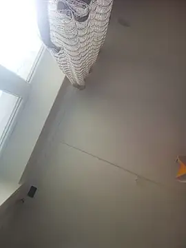 Lauren Amabel online show from 7, 4, 2026