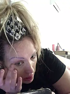 VikiiStoun online show from 8, 3, 2025