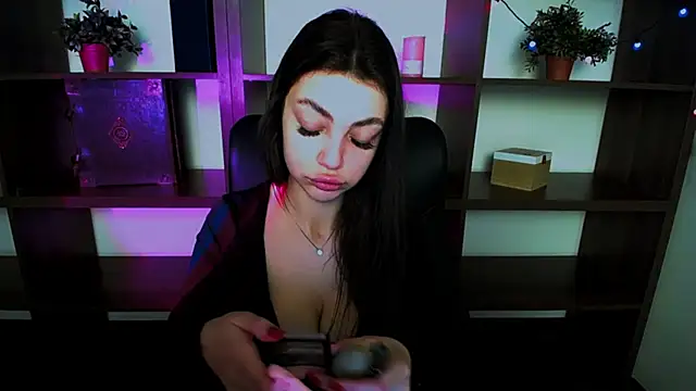 Lexi Jous online show from 4, 3, 2025