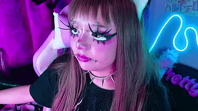 LaytonBox online show from 3, 3, 2025