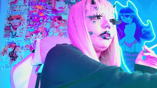 LaytonBox online show from 10, 3, 2025