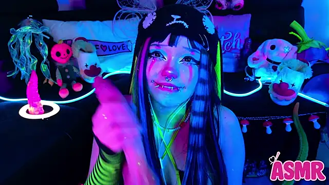 LaytonBox online show from 7, 10, 2025