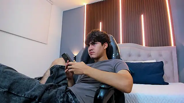 Tommy18   online show from 17, 12, 2025