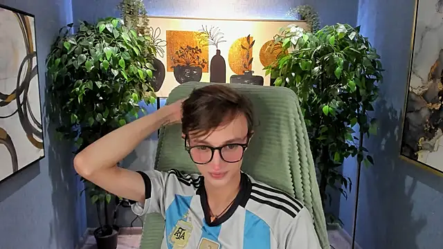 Snapshot of John_Weasley chatting on 11, 9, 2025 John Weasley online show from 11, 9, 2025