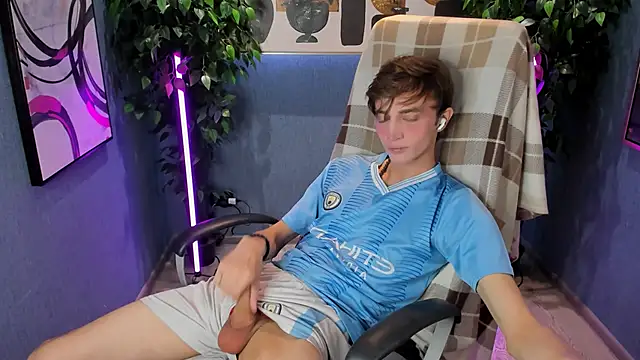 Snapshot of John_Weasley chatting on 13, 9, 2025 John Weasley online show from 13, 9, 2025