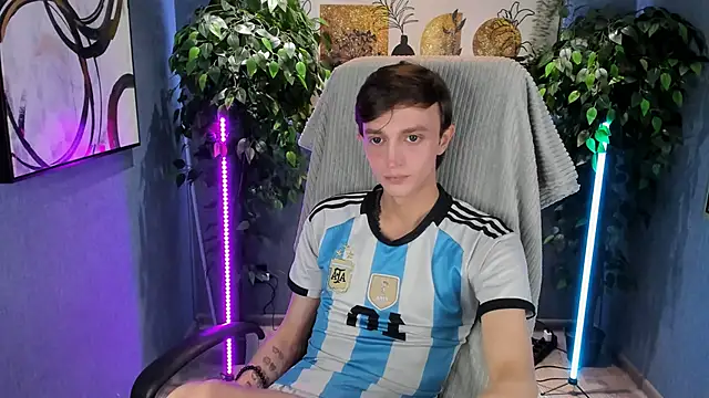 Snapshot of John_Weasley chatting on 18, 10, 2025 John Weasley online show from 18, 10, 2025