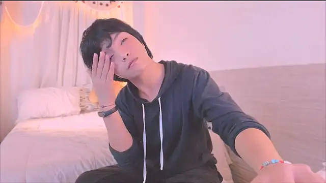 AllanYong18 online show from 25, 11, 2025