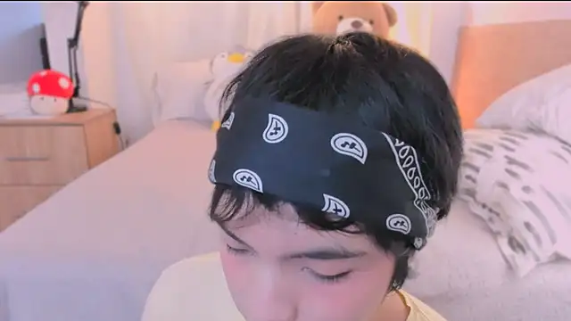 AllanYong18 online show from 6, 3, 2026