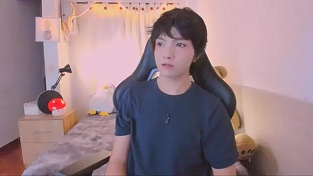 AllanYong18 online show from 9, 4, 2026