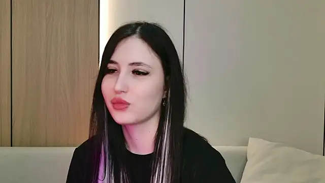 Snapshot of EmmaLawrens chatting on 5, 4, 2026 EmmaLawrens online show from 5, 4, 2026