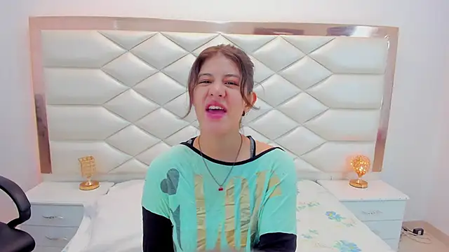 MiaQueen021 online show from 27, 1, 2025