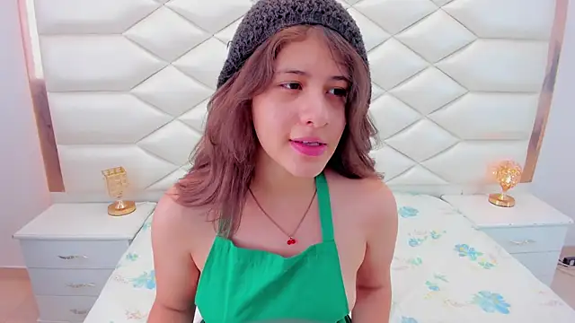 MiaQueen021 online show from 27, 1, 2025