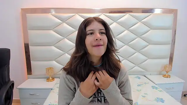 MiaQueen021 online show from 29, 1, 2025