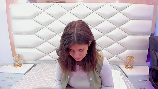 MiaQueen021 online show from 4, 2, 2025